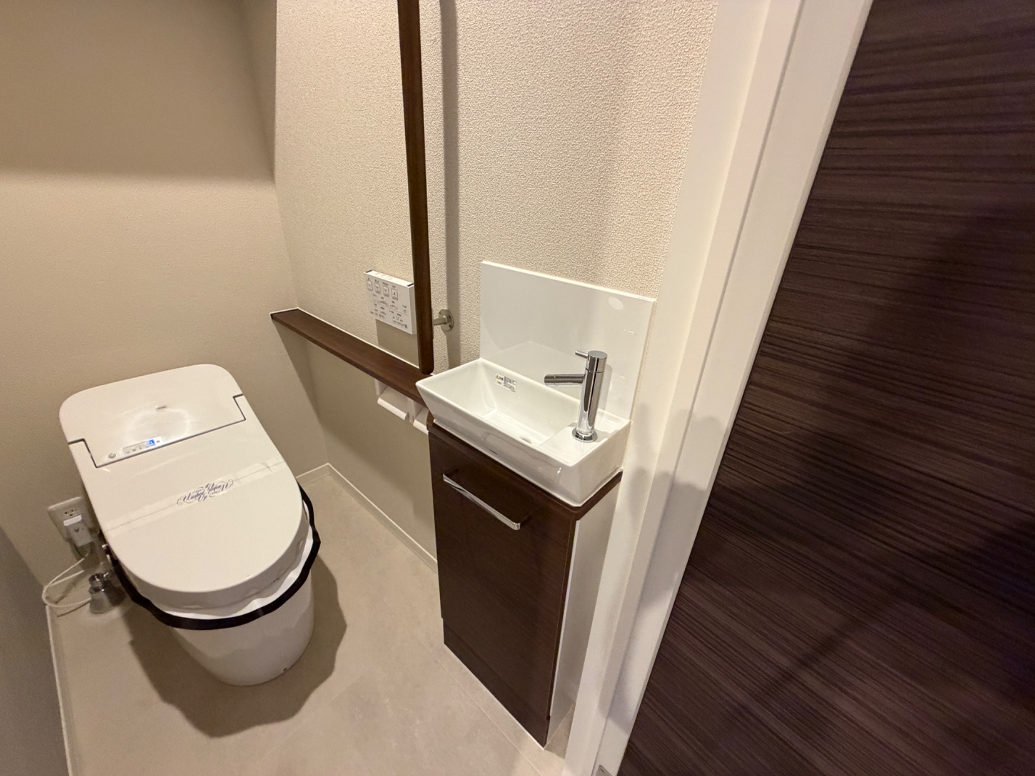 エリーニ その他