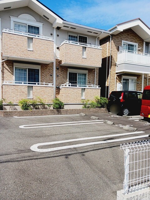 ミニョン3番館 駐車場