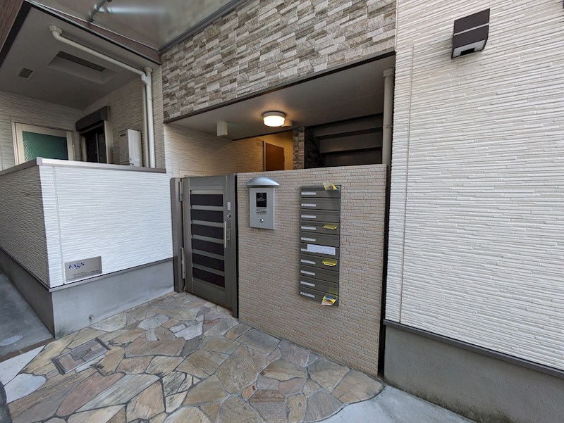 フジパレス西本町北通1番館 エントランス