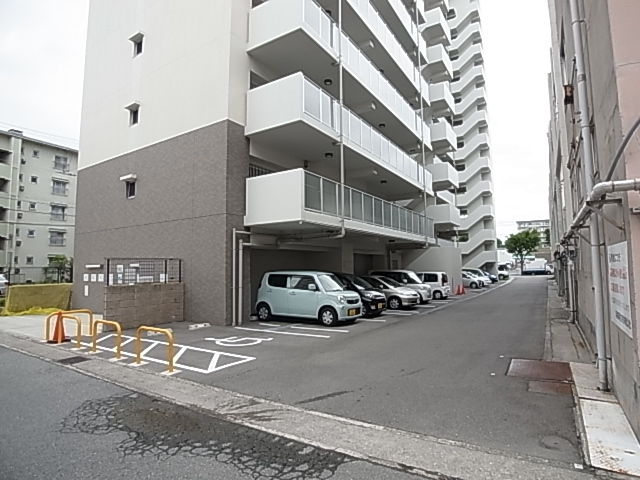 アメニティコート明舞 駐車場