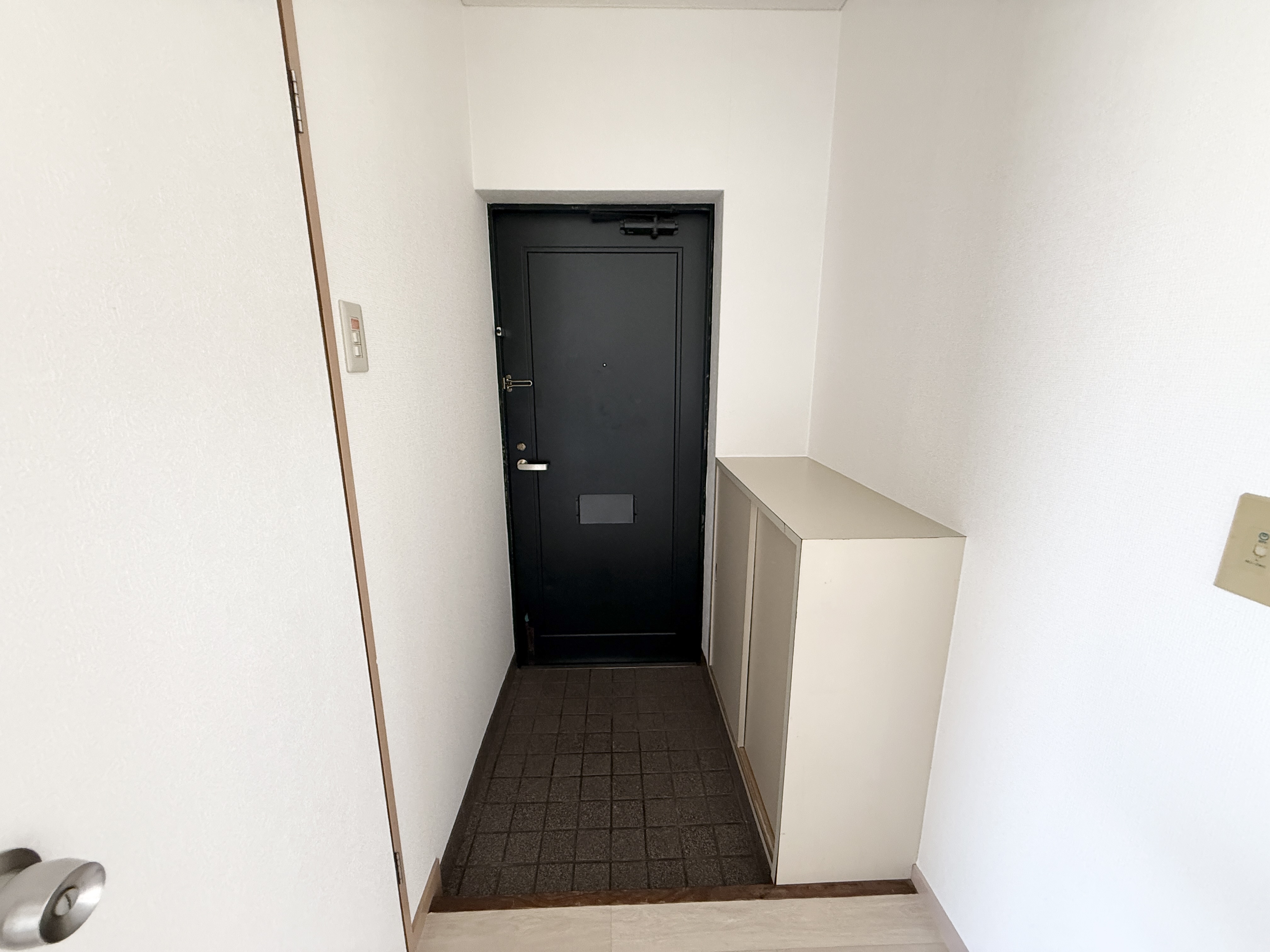 レジスコート東難波3 玄関