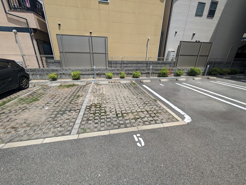 グランデ 近松 駐車場