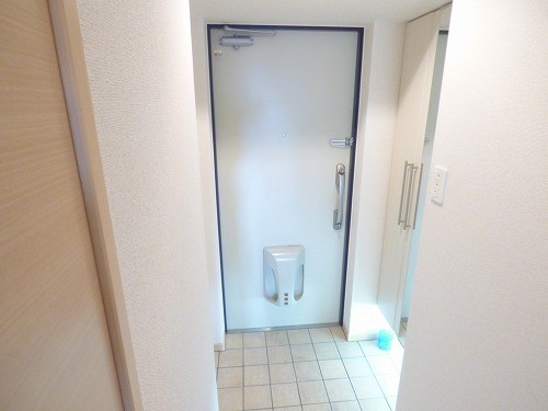 アヴリル 玄関
