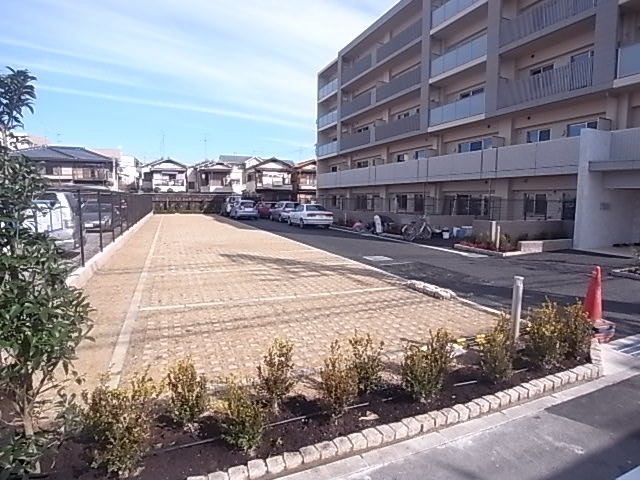 グランジェ東甲子園 駐車場