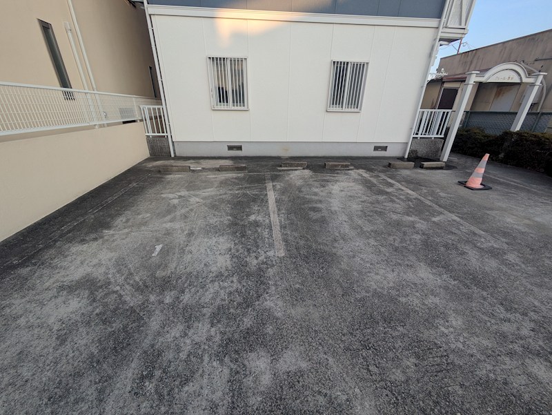 クレール恵彩 駐車場