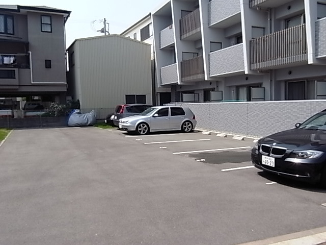 サン・フローリッシュ 駐車場