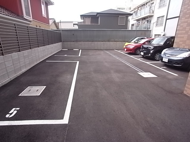 華プレシャス新伊丹 駐車場