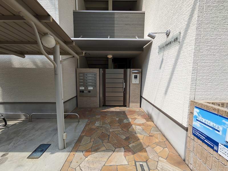 フジパレス西本町5番館 エントランス