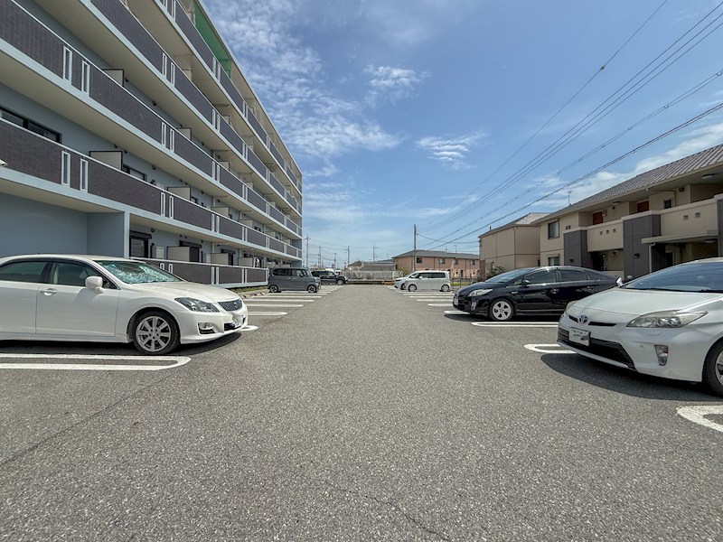 グラン・アビタシオン 駐車場