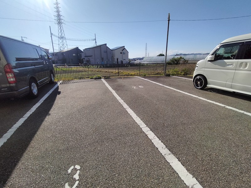 伊丹池尻 1号棟 駐車場