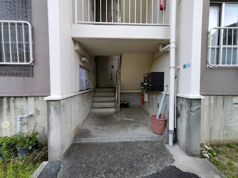 伊丹鴻池 2号棟 エントランス
