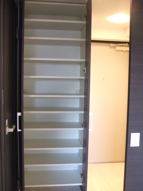 ウォームスヴィル神戸元町JP 玄関
