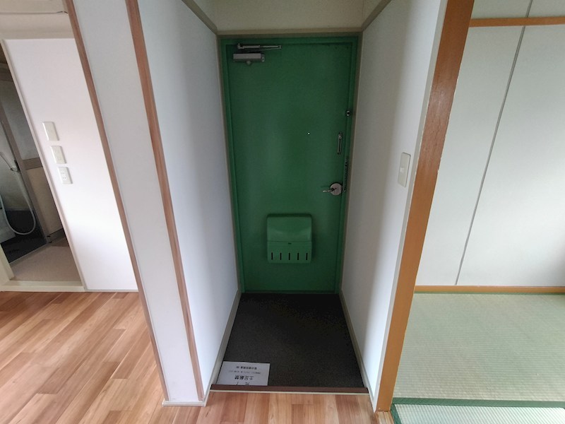 伊丹鴻池 4号棟 玄関