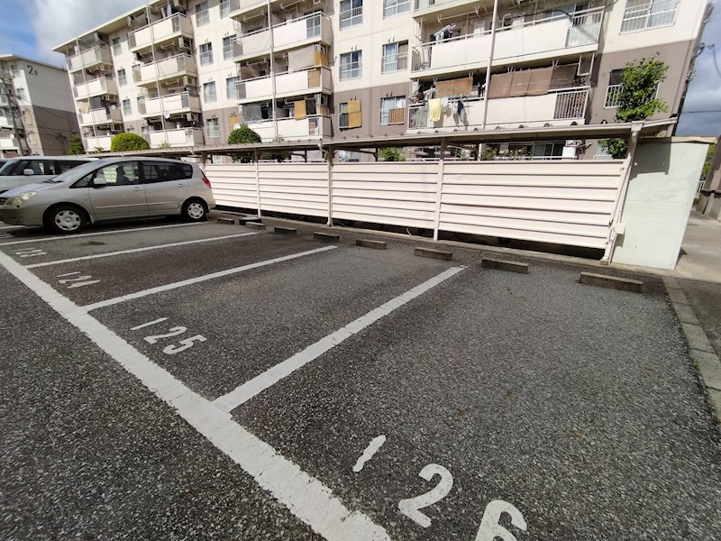 伊丹鴻池 4号棟 駐車場