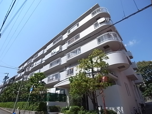 シャムロックコート西岡本 外観