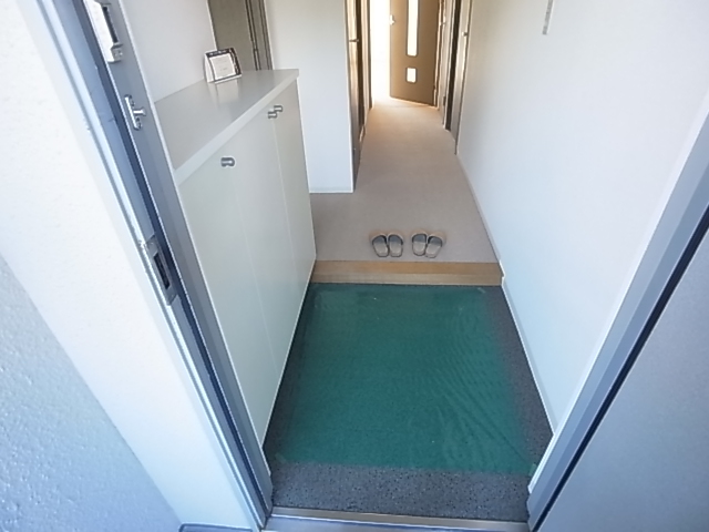 シャムロックコート西岡本 玄関