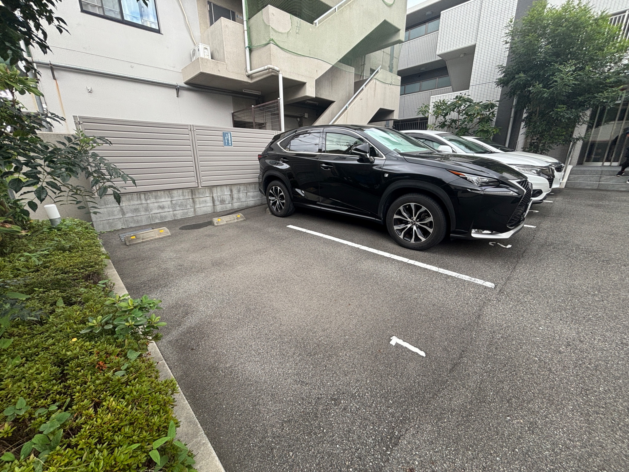 アウルムグランデ 駐車場