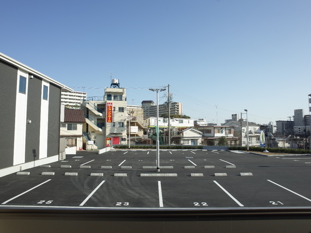 ラフィーネ神戸NORTH WING 駐車場