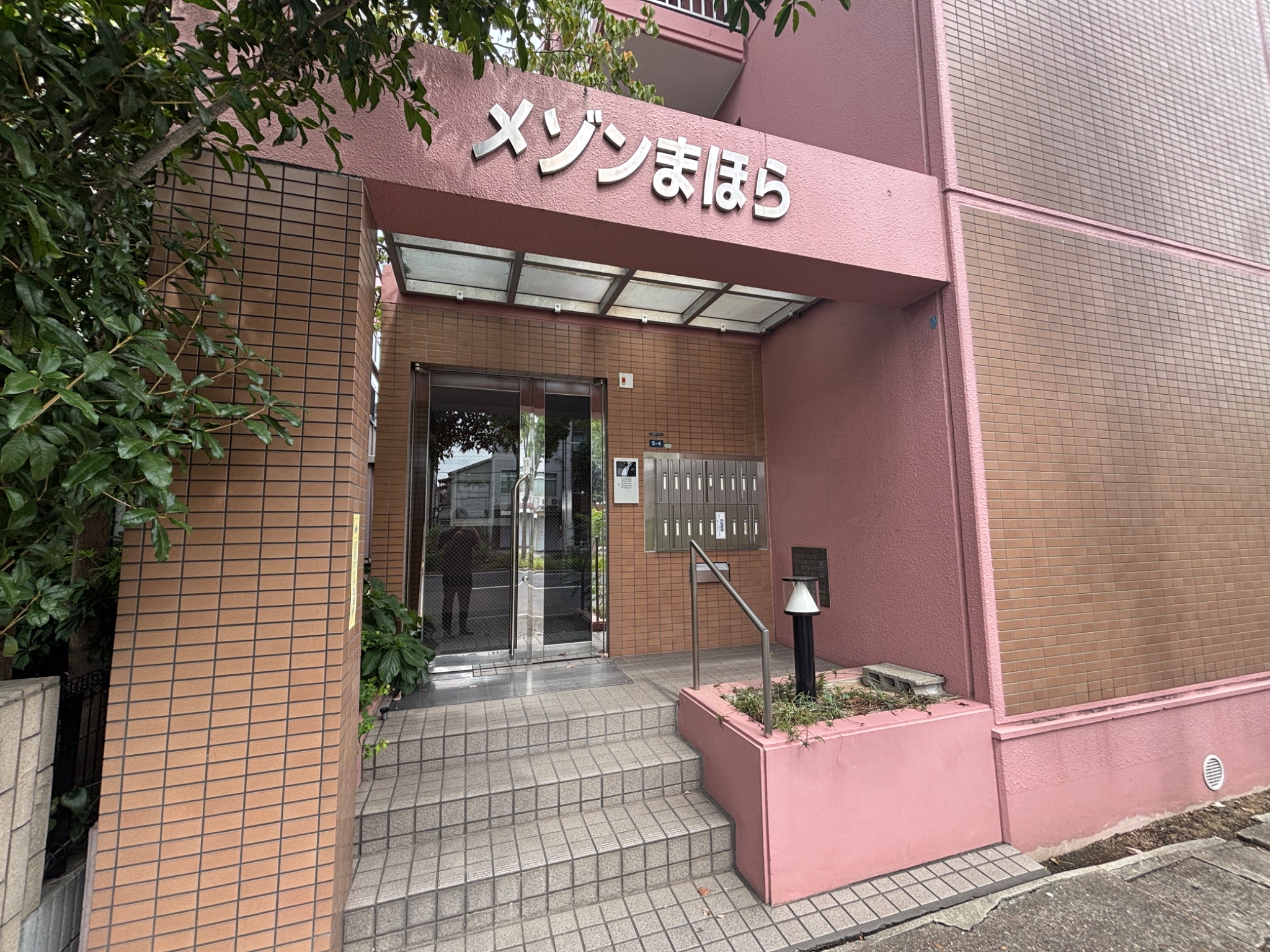 メゾンまほら エントランス