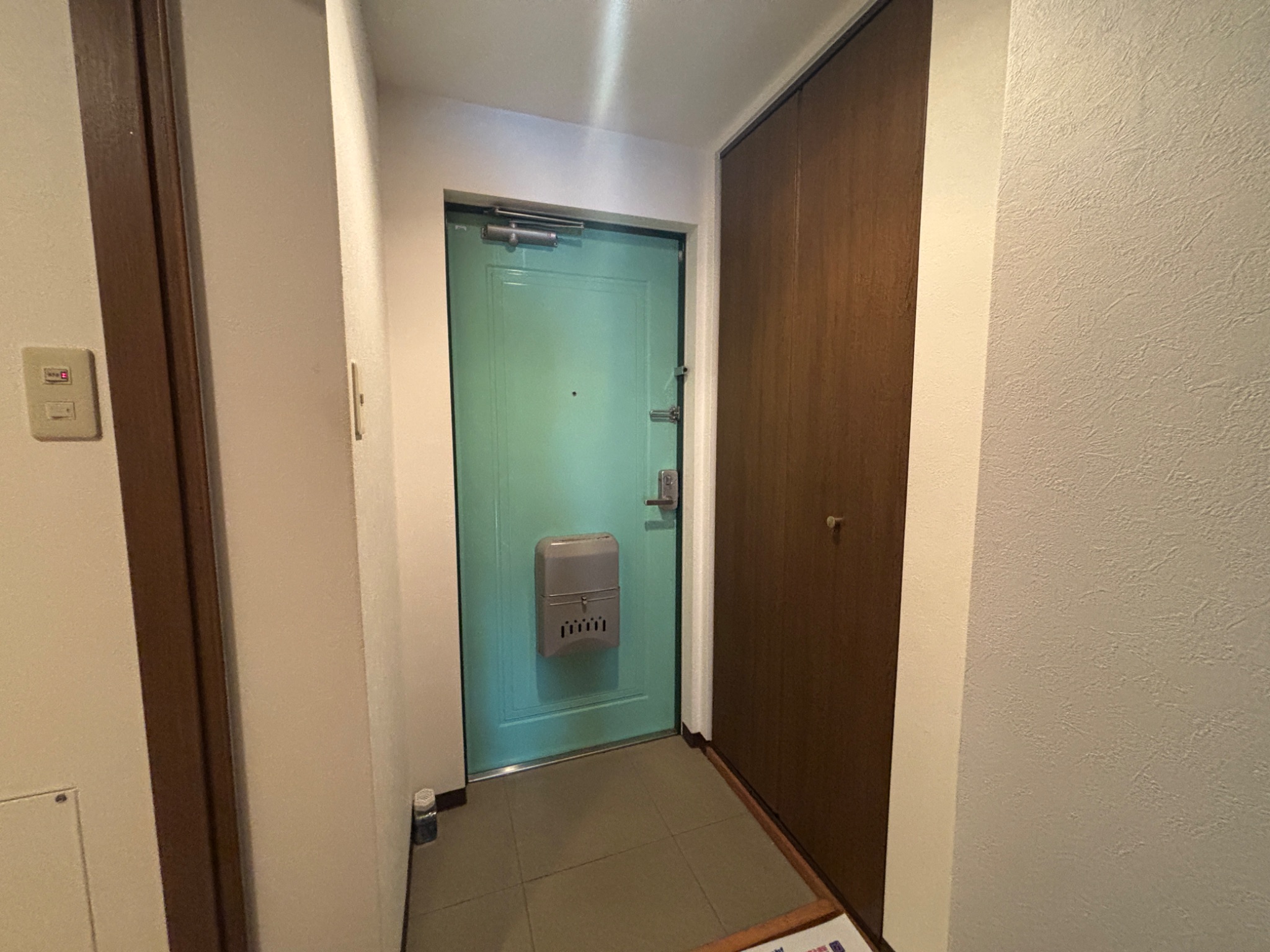 メゾンまほら 玄関