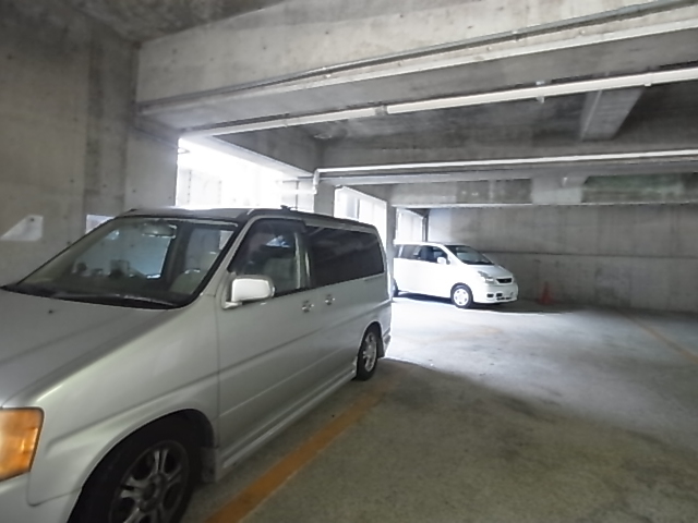 ダイバーシティ神戸長田A棟 駐車場