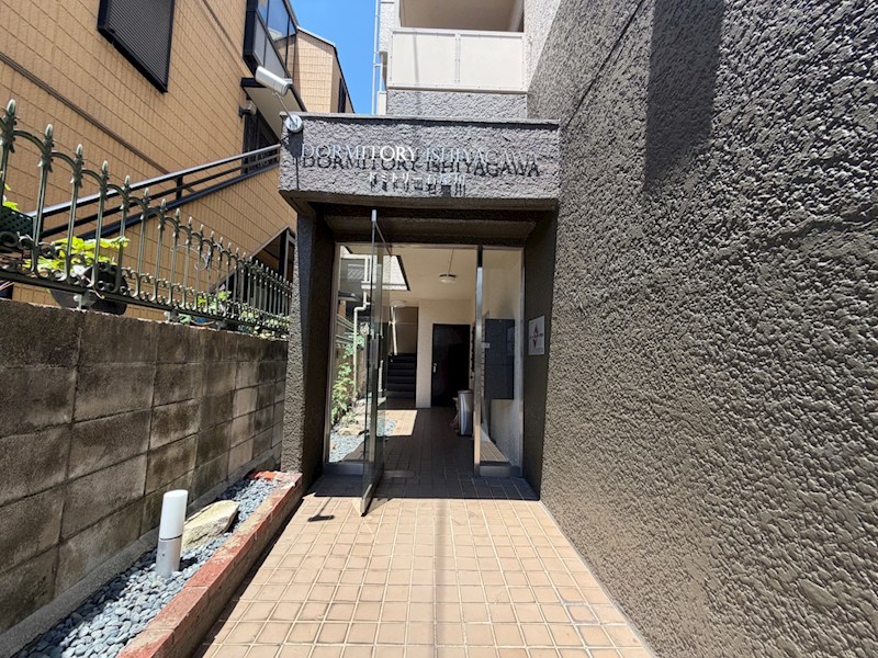 ドミトリー石屋川 エントランス