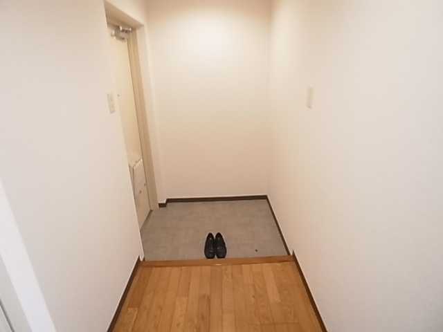 エフアール板宿 玄関