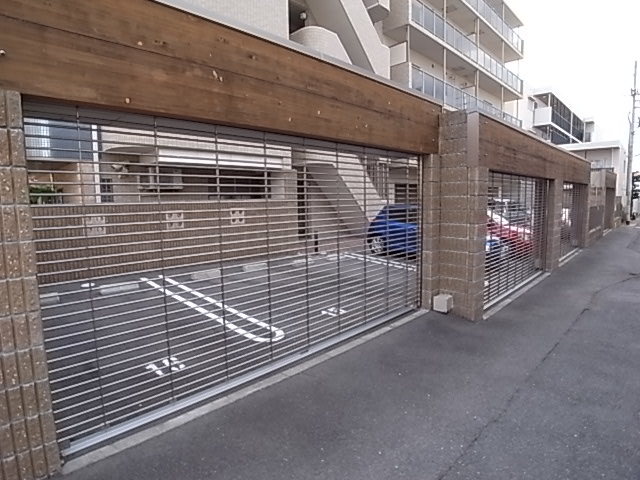 ウィスティリアコート神戸2 駐車場