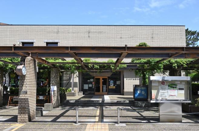 アレーナ 1743 図書館