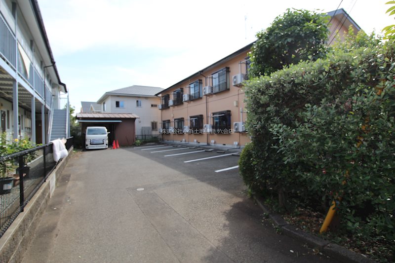 ハウスK 駐車場