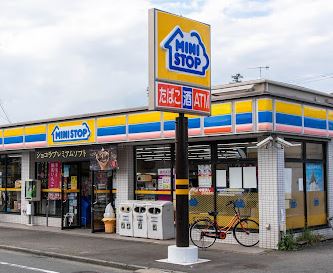 Ｗ．ＧｒｅｅｎＣｏｕｒｔ　Ｃ棟 コンビニ