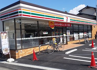 コーポラスマルカミ コンビニ