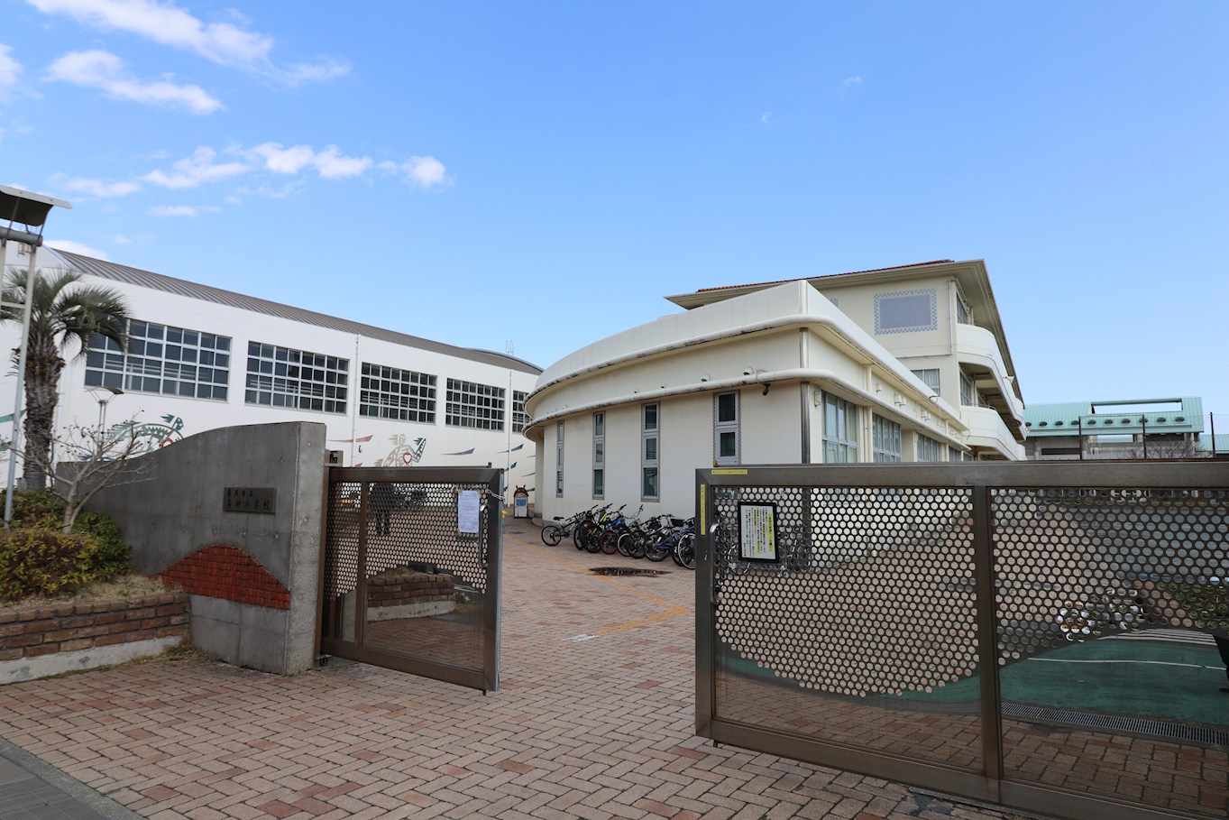 パークアヴェニュー湘南辻堂　南棟 小学校