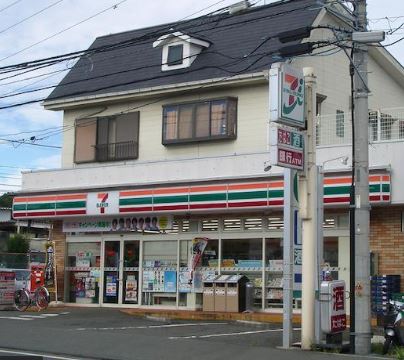 ベイルームプレミア湘南台 コンビニ