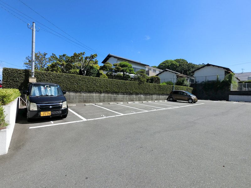 ハイツ藤 駐車場
