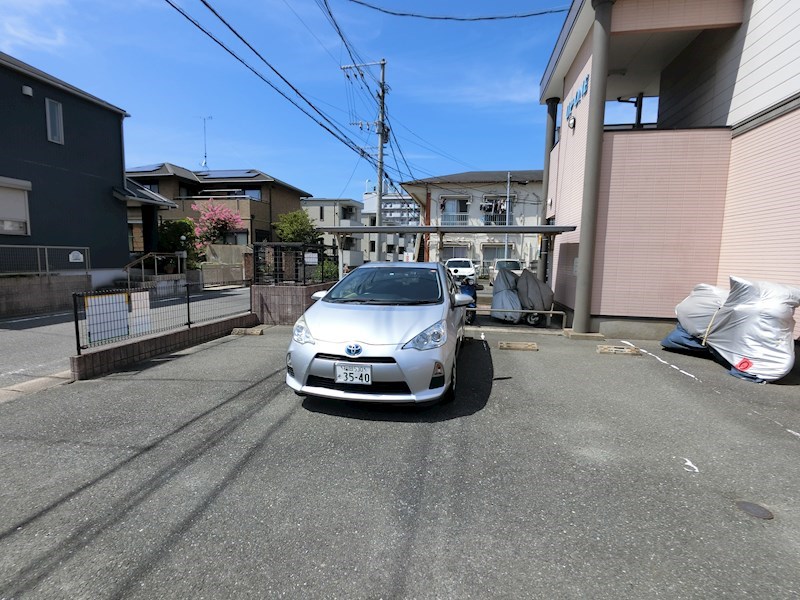 UP-ONE 駐車場