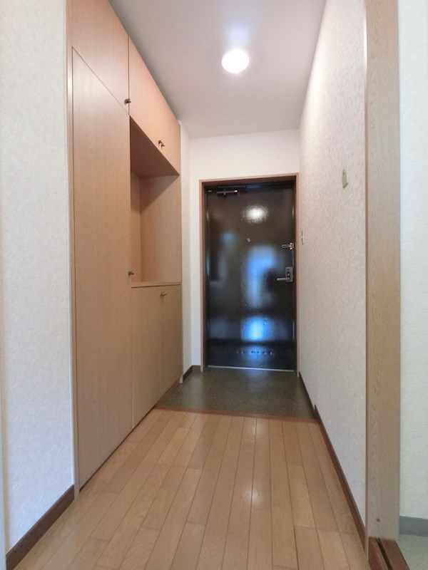 フリュウゲル21 玄関
