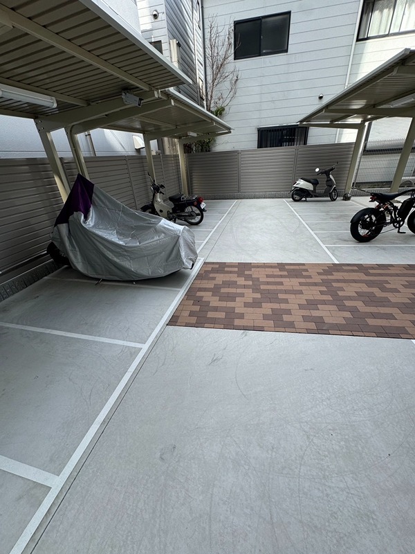 メルベージュ難波サウスⅢ 駐車場