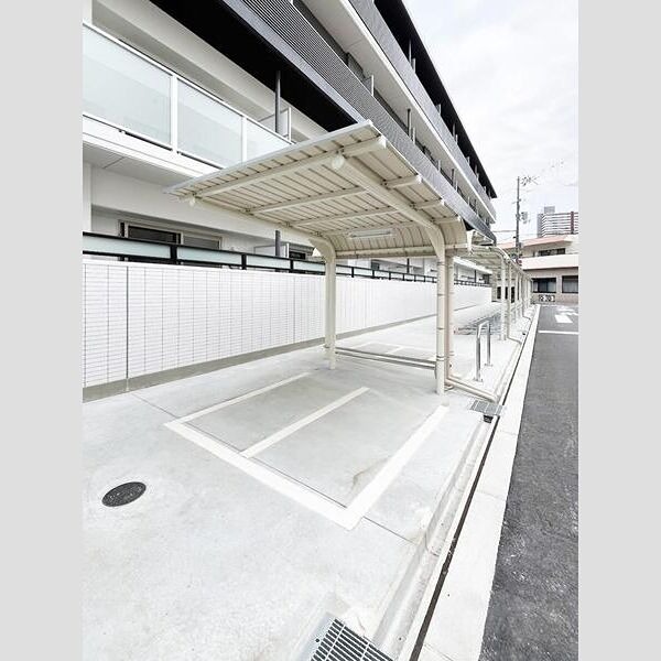 Alivis緑橋 駐車場