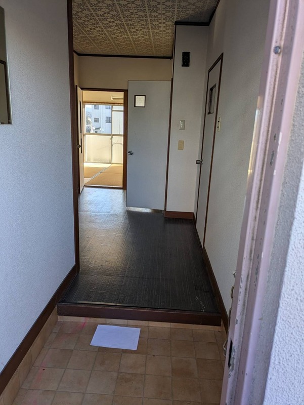 ロイヤルハイツ橿原 玄関