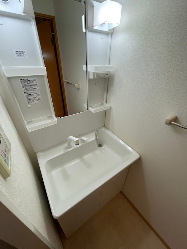 ONE　ROOF　FLAT　TENJINBASHI  洗面所