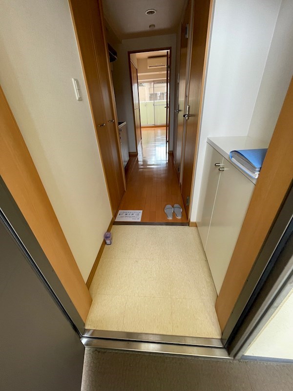 ONE　ROOF　FLAT　TENJINBASHI  玄関