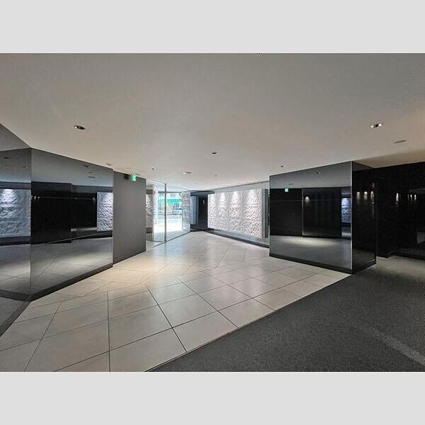S-RESIDENCE緑橋駅前 ロビー