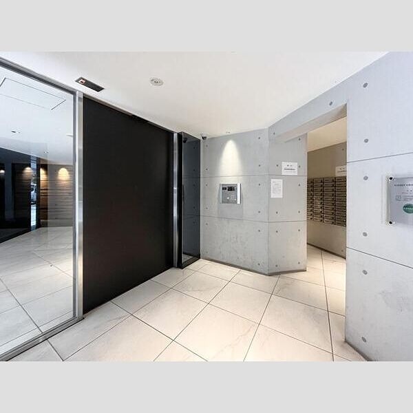 S-RESIDENCE緑橋駅前 エントランス
