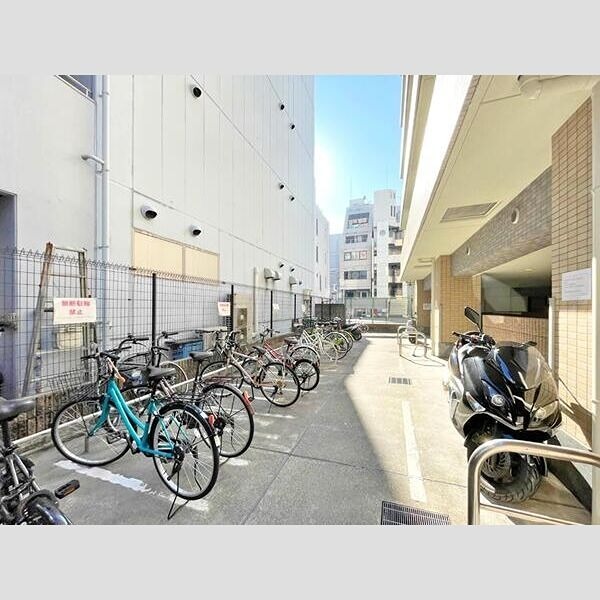 LUMINOUS新大阪 駐車場