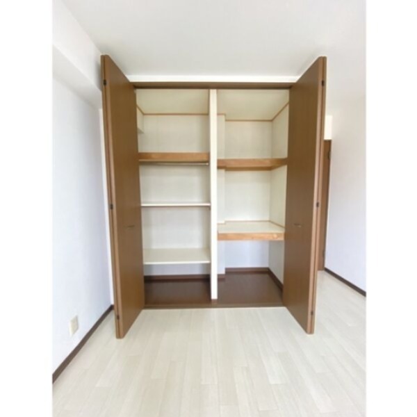 アスリート新大阪Ⅱ 収納