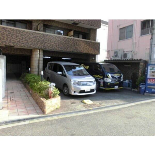 アスリート新大阪Ⅱ 駐車場