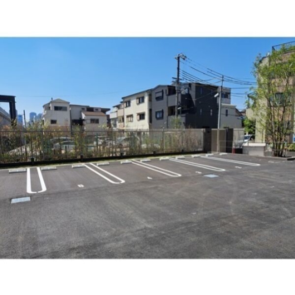 スプランディッド京橋EAST 駐車場