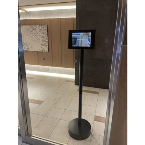 コンフォリア新梅田 エントランス