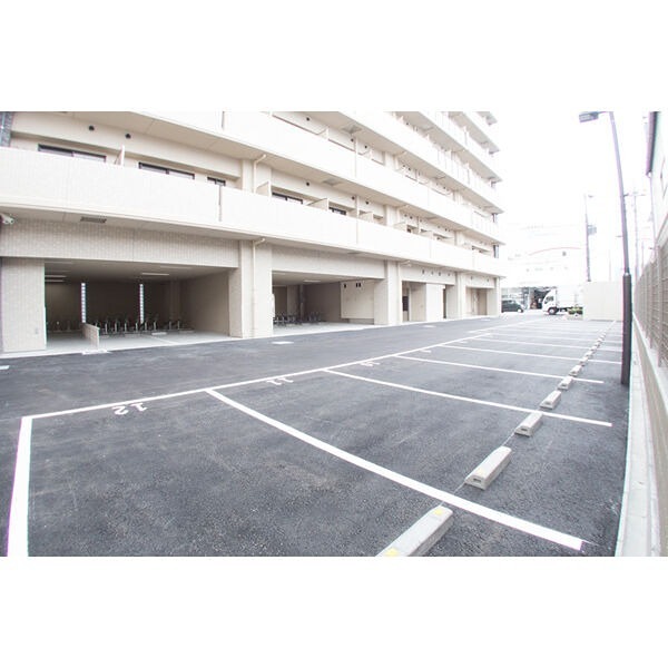 ソルテラスOSAKA EAST GATE 駐車場